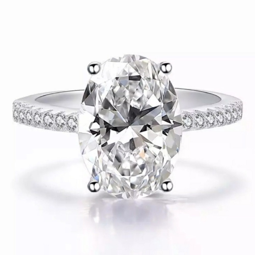 NEW! Stunning 18K & 5 Carat Oval Engagement Ring! - Picture 3 of 6